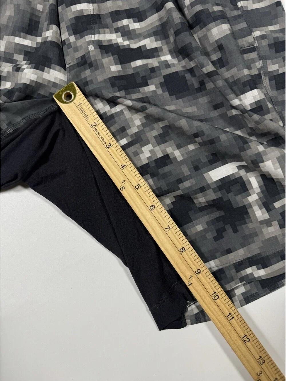 Lululemon T.H.E. Short Mens Small Gray Digital Camo Lined 7” Training Shorts